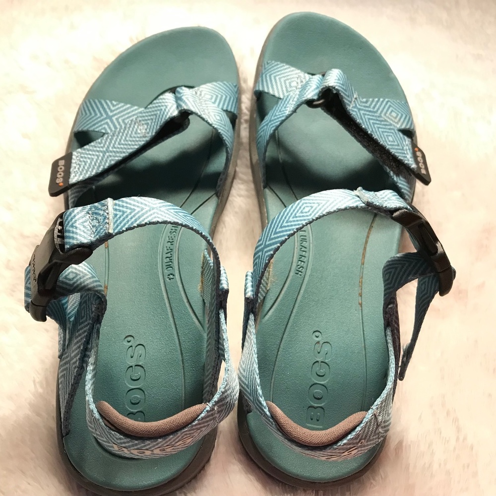 BOGS RIO DIAMOND TEAL / TURQUOISE Womans Sandles worn once like new condition